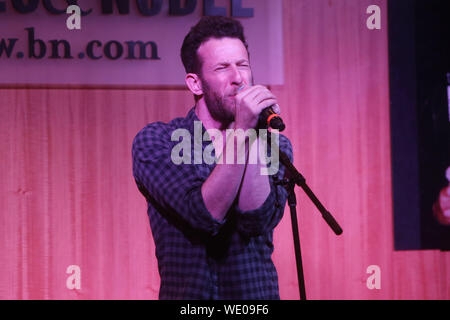 Die Jonathan Larson Projekt-CD Release Feier statt bei Barnes & Noble Buchhandlung. Mit: Nick Blaemire Wo: New York, New York, United States Wann: 30 Aug 2019 Quelle: Joseph Marzullo/WENN.com Stockfoto