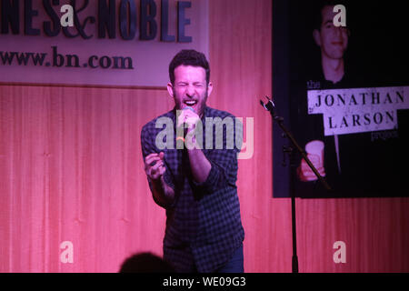 Die Jonathan Larson Projekt-CD Release Feier statt bei Barnes & Noble Buchhandlung. Mit: Nick Blaemire Wo: New York, New York, United States Wann: 30 Aug 2019 Quelle: Joseph Marzullo/WENN.com Stockfoto