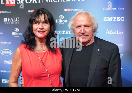 Dragoslav STEPANOVIC, rechts, Fußball-Trainer, mit Frau Jelena, halb Bild, halb Abbildung, ETL EXPRESS SPORTaftert 2019 am 28.08.2019 in Köln/Deutschland, Â | Nutzung weltweit Stockfoto