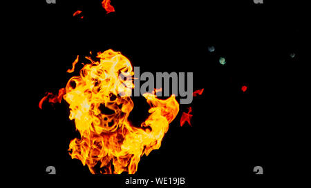 Ghost in Form von Feuer. Feuer flammen auf schwarzen Hintergrund. Feuer auf schwarzem Hintergrund isoliert. Feuer Muster. Stockfoto