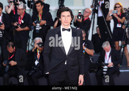 Venedig, Italien. 29 Aug, 2019. Adam Treiber Posen auf dem roten Teppich zur Premiere des Films "Ehe Geschichte" während der 76. Internationalen Filmfestspielen von Venedig in Venedig, Italien, Aug 29., 2019. Credit: Zhang Cheng/Xinhua/Alamy leben Nachrichten Stockfoto