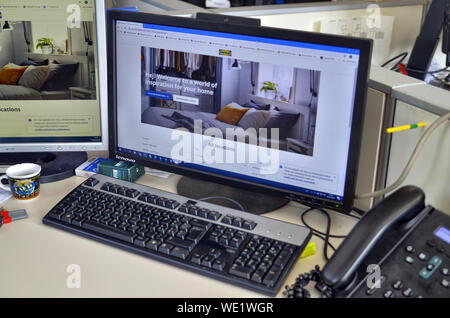 Turin, Piemont, Intalia. Juli 2019. Navigation der Ikea Italia website. Die web-Adresse eingegeben wird, und die Homepage geladen Stockfoto