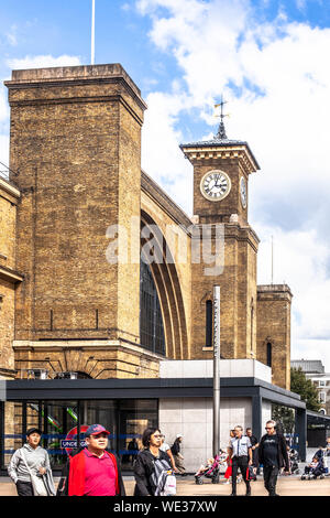 King's Cross Bahnhof Fassade Detail, Euston Road, London, England, UK. Stockfoto