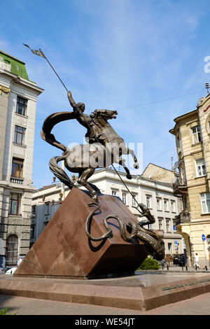 Das Denkmal für die Kämpfer für die Ukrainischen staatlichen System, eine Skulptur mit St. George slaying Dragon im Zentrum von Lviv Stockfoto