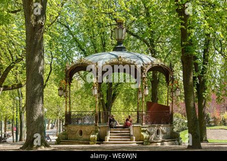 Frankreich, Meurthe et Moselle, Nancy, Parc de La Pepiniere (Pepiniere öffentlichen Garten) neben Platz Stanislas (ehemalige Royal Square) von Stanislas Lescynski, König von Polen und Herzog von Lothringen im 18. Jahrhundert erbaut, als Weltkulturerbe von der UNESCO, Kiosque (1875) eingebaut, die vor dem Kunst Nouille stil Alternative zu Jugendstil von bary nach den Plänen der Architekten Posper Morey Stockfoto