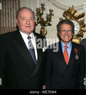 LAURENT DASSAULT wurde ausgezeichnet Die COURONNE DE BELGIQUE BEI DER BELGISCHEN BOTSCHAFT IN PARIS Stockfoto