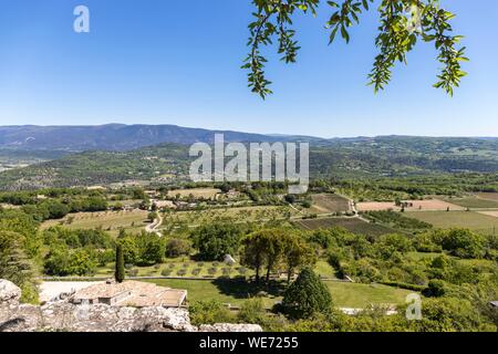 Frankreich, Vaucluse, regionalen Naturpark Luberon, Saignon, das Land von Apt von der Stadtmauer Stockfoto