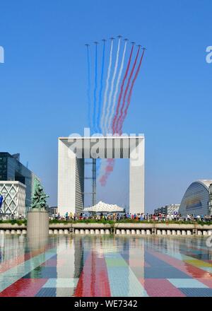 Frankreich, Hauts de Seine, Vorort von Paris, La Défense, Puteaux, 14. Juli, Nationaler Tag, la Grande Arche (große Bogen) durch den Architekten Otto von spreckelsen Stockfoto