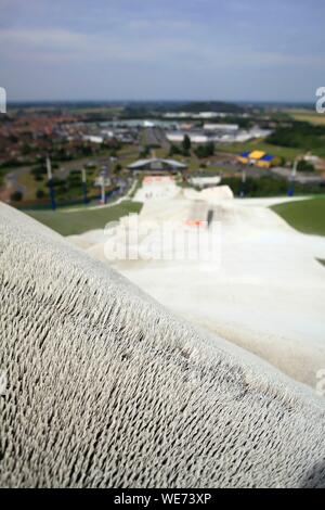 Frankreich, Nord-Pas-de-Calais", Noeux les Mines, Loisinord, terril zurückverwandelt, Loisinord: Angebot Ski Sommer und Winter auf dem synthetischen Tracks Stockfoto