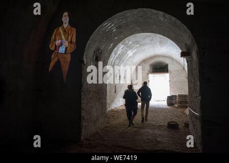 Frankreich, Savoie, Haute Maurienne, Vanoise, Aussois National Park, der esseillon Forts Victor Emmanuel, Schatzsuche in den Powder Magazine Stockfoto