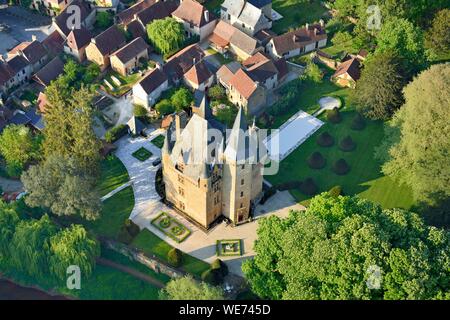 Frankreich, Dordogne, Perigord Noir, Vezere Tal, St. Leon sur Vezere, "Les Plus beaux villages de France (Schönste Dörfer Frankreichs), Dorf im Kreis Vezere (Luftbild) Stockfoto