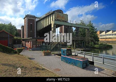 Frankreich, Nord-Pas-de-Calais", Arques, die fontinettes Lift ist ein altes Boot heben auf der Neufosse Canal, das 1887 eingeweiht wurde entfernt Stockfoto