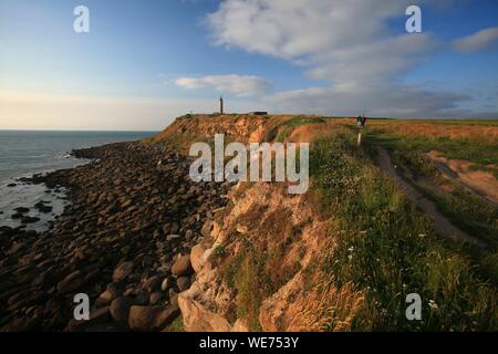 Frankreich, Pas de Calais, Boulogne-sur-Mer, Cap Gris Nez, Spaziergang an der Steilküste zum Leuchtturm Stockfoto