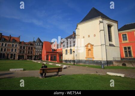 Frankreich, Nord, Lille, Rasen von der Belgischen Menschen Avenue in Lille und das Hospiz Comtesse Museum Stockfoto