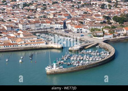 Frankreich, Charente Maritime, La Flotte, mit der Bezeichnung les plus beaux villages de France (Schönste Dörfer Frankreichs), das Dorf und den Hafen (Luftbild) Stockfoto