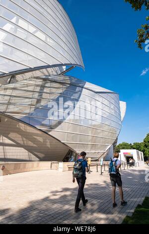 Frankreich, Paris, entlang der GR® Paris 2024, metropolitan Weitwanderweg in Unterstützung von Paris Angebot für die 2024 olympischen Spiele erstellt, Bois de Boulogne, Louis Vuitton Foundation entworfen vom Architekten Frank Gehry Stockfoto