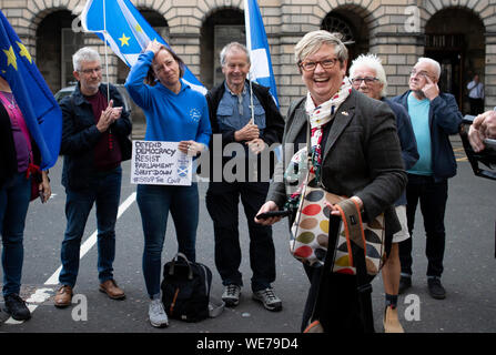 SNP MP Joanna Cherry außerhalb des Gerichts Tagung in Edinburgh, wo Herr Doherty ein Angebot von Parlamentarier für ein vorläufiges Verbot durch die schottischen Rechtssystems, dass das britische Parlament verhindert hätte werden ausgesetzt verweigert. Stockfoto