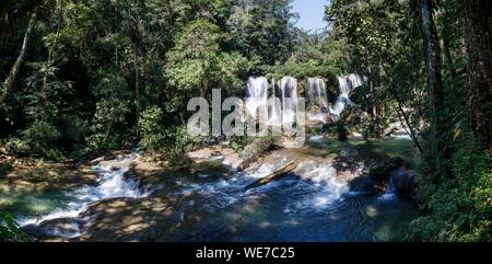 Mexiko, Chiapas, Lacanja Chansayab, Sak Nok Wasserfall Stockfoto