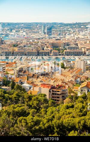 Frankreich, Bouches-du-Rhone, Marseille, mit Blick auf den alten Hafen (Vieux Port) von Notre Dame de la Garde Stockfoto