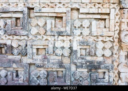 Mexiko, Yucatan, Uxmal, als Weltkulturerbe von der UNESCO, traditionelle Maya Symbole Schnitzereien Stockfoto