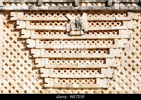 Mexiko, Yucatan, Uxmal, als Weltkulturerbe von der UNESCO, dem Nonnenkloster Viereck, symbolische Motive Stockfoto