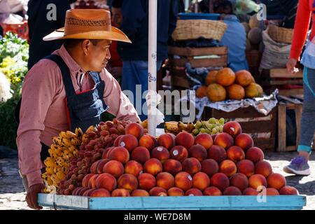 Mexico, Chiapas, San Cristóbal de las Casas, Früchte Verkäufer Stockfoto