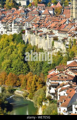 Schweiz, Kanton Freiburg, Fribourg, Saane Sarine Ufer (Fluss), die Befestigungsanlagen Stockfoto