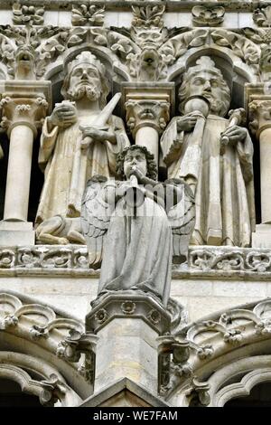 Frankreich, Picardie, Amiens, die Kathedrale Notre-Dame, das Juwel der Gotik, als Weltkulturerbe von der UNESCO, der westlichen Fassade, Galerie der Könige Statuen über 3 Terrassen Stockfoto