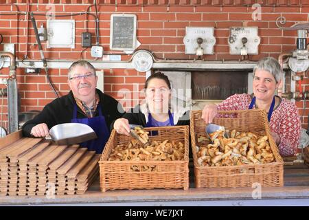 Frankreich, Tarn, Carmaux, keksfabrik Deymier (1921 gegründet), deymier Familie und ihre Kekse gebrüht (Anis duftende einfügen und in Wasser gekocht und dann im Ofen) Stockfoto