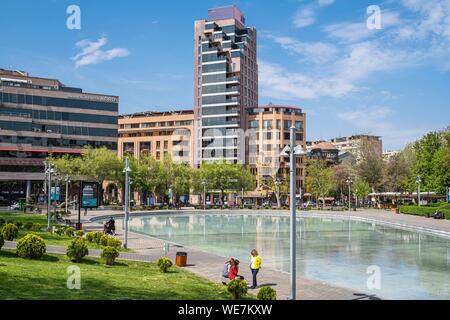 Armenien, Yerevan, Platz der Freiheit und der Swan Lake Stockfoto