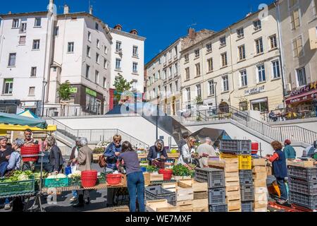 Frankreich, Ardèche, Annonay, Markttag, Liberte Square Stockfoto