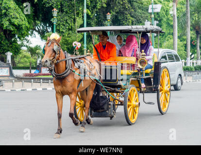 Pferdekutsche, (Andong), Yogyakarta, Java, Indonesien, c 2014 Stockfoto