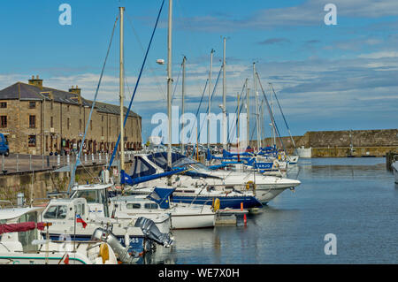 LOSSIEMOUTH Küste von Moray in Schottland die BRANDERBURGH HAFEN UND angelegten Boote Stockfoto