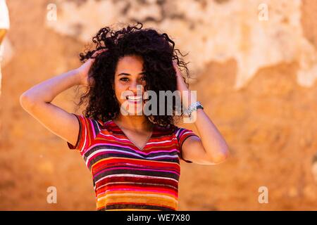 Marokko, Rabat, Welterbe der UNESCO, Nekropolis von Chellah, Portrait von Khadija aus südlichen Marokko Stockfoto