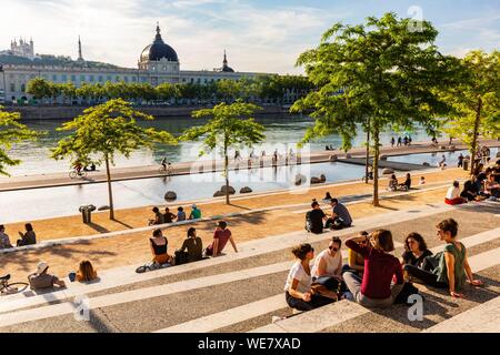 Frankreich, Rhone, Lyon, historische Stätte als Weltkulturerbe von der UNESCO, Kai Victor Augagneur, Rhone Banken mit Blick auf Hotel Dieu und Notre Dame De Fourviere Basilica Stockfoto