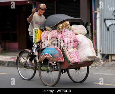 Pedal Becak (fahrradrikscha), Yogya, Java, Indonesien, c 2014 Stockfoto