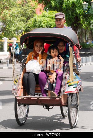 Pedal Becak (fahrradrikscha), Yogya, Java, Indonesien, c 2014 Stockfoto