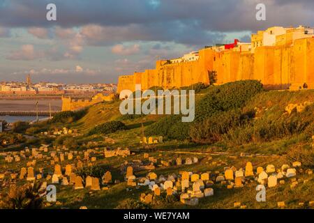 Marokko, Rabat, als Weltkulturerbe von der UNESCO, die Wälle der Udayas (kasbah Kasbah des Oudaïas) mit Blick auf den Verkauf Stockfoto