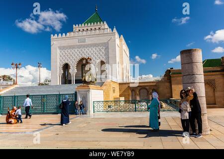 Marokko, Rabat, als Weltkulturerbe von der UNESCO, Esplanade der Yacoub el Mansour Moschee, das Mausoleum von Mohammed V Stockfoto