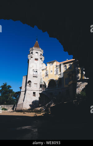 Cascais, Lissabon, Portugal - 30. August 2019: Der äußere der Condes de Castro Guimaraes Castle Museum, ursprünglich als Heiligen Sebastian Turm bekannt Stockfoto