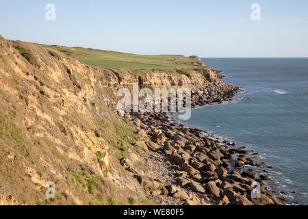 Frankreich, Nord-Pas-de-Calais", Cote d'Opale, Parc naturel Regional des Caps et Marais d'Opale, cap gris nez, Audinghen, Klippen zwischen dem Leuchtturm und den eggshed Stockfoto