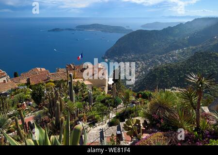 Frankreich, Alpes Maritimes, die Hügel Dorf Eze und der exotische Garten, Saint-Jean-Cap-Ferrat im Hintergrund Stockfoto