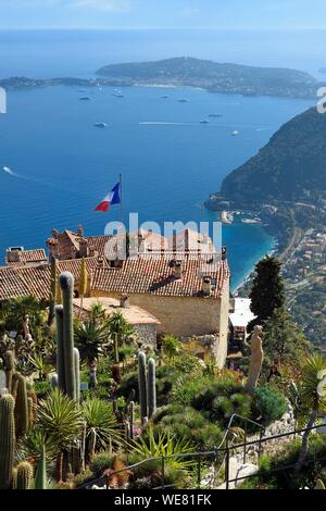 Frankreich, Alpes Maritimes, die Hügel Dorf Eze und der exotische Garten, Saint-Jean-Cap-Ferrat im Hintergrund Stockfoto