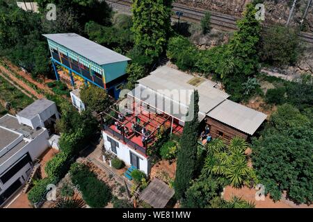 Frankreich, Alpes Maritimes, Roquebrune Cap Martin, Cap Martin, architektonisches Werk von Le Corbusier, als Weltkulturerbe von der UNESCO, der Camping Einheiten, die von Le Corbusier, das ehemalige Restaurant Bar Das Etoile De Mer von Thomas Rebutato im Zentrum, Cabanon (Schuppen) von Le Corbusier rechts (Antrag auf Genehmigung vor der Veröffentlichung erforderlich) (Luftbild) Stockfoto