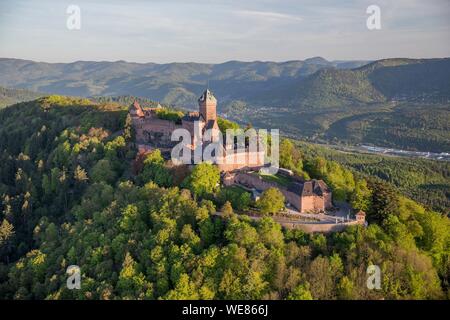 Frankreich, Bas Rhin, Orschwiller, Elsass Wein Straße, Haut Koenigsbourg Schloss (Luftbild) Stockfoto