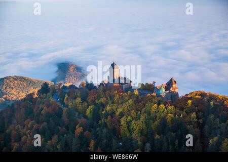 Frankreich, Bas Rhin, Orschwiller, Elsass Wein Straße, Haut Koenigsbourg Schloss (Luftbild) Stockfoto