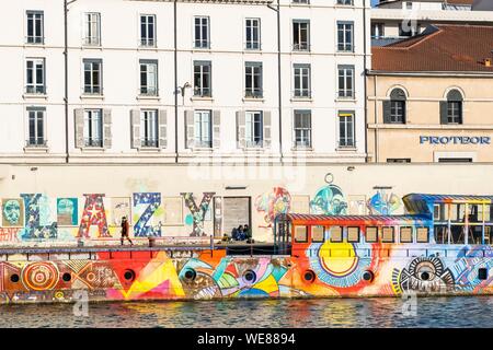 Frankreich, Rhone, Lyon, Rue Maréchal Joffre, mytoc.fr Barge, ein 38-m-Werk der Kunst ist eine kulturelle Plattform an den Ufern der Saône günstig Stockfoto