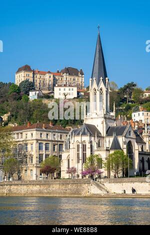 Frankreich, Rhone, Lyon, Altstadt als UNESCO-Weltkulturerbe, das alte Lyon, Quai Fulchiron am Ufer der Saône und Saint Georges Kirche aufgeführt Stockfoto