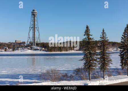 Kanada, Quebec Provinz, Mauricie region, Shawinigan und Umgebung, die Cité de l'Énergie und dessen Aussichtsturm auf Melville Insel in der Mitte der Fluss Saint-Maurice Stockfoto