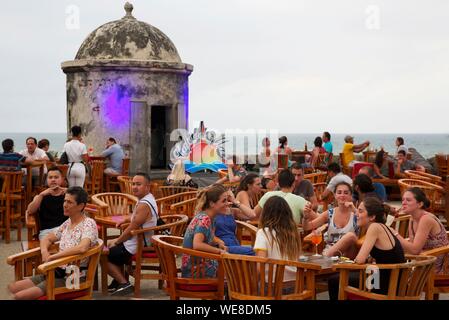 Kolumbien, Bolivar Abteilung, Cartagena, als Weltkulturerbe von der UNESCO, Cafe del Mar aufgeführt, vor den Stadtmauern der kolonialen Stadt Stockfoto